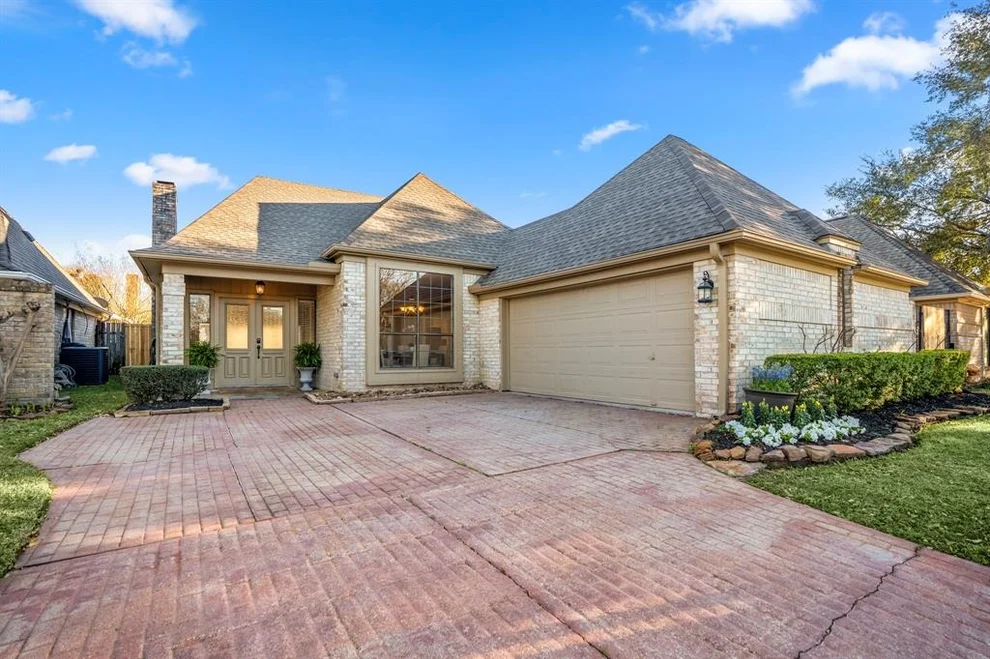 Unit for sale at 5611 Glen Pines Drive, Houston, TX 77069