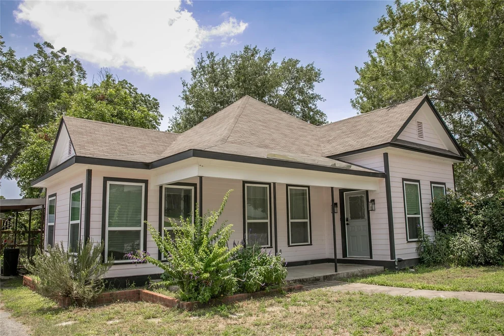 Unit for sale at 637 N Washington Street, La Grange, TX 78945