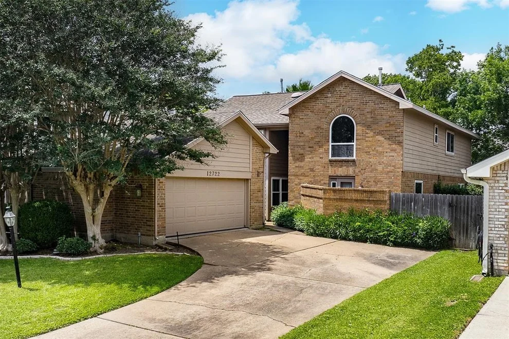 Unit for sale at 12722 Skyknoll Lane, Houston, TX 77082