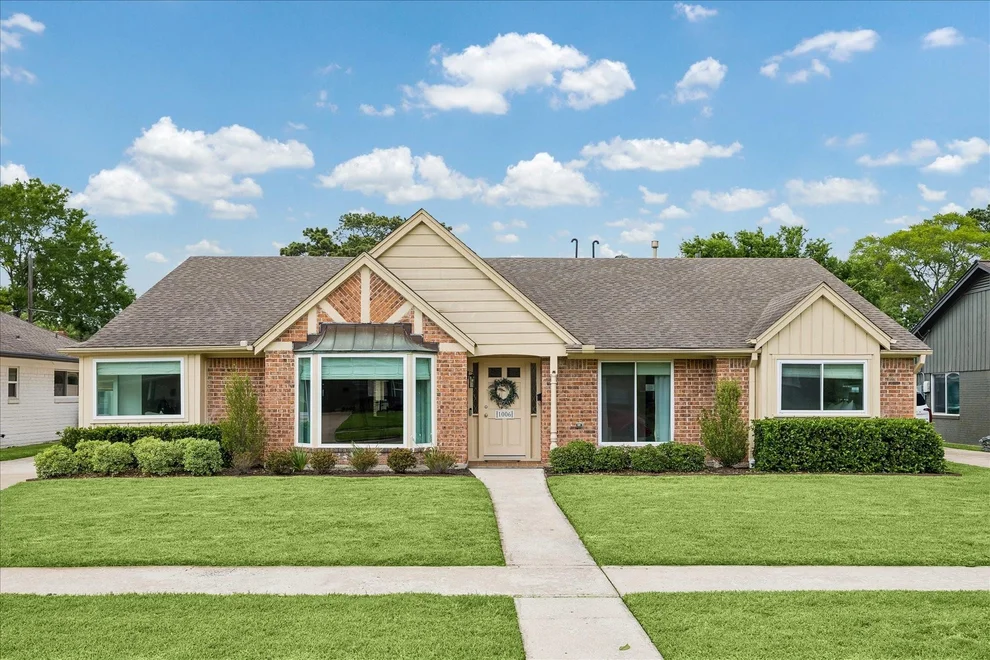 Unit for sale at 1006 Cheshire Lane, Houston, TX 77018