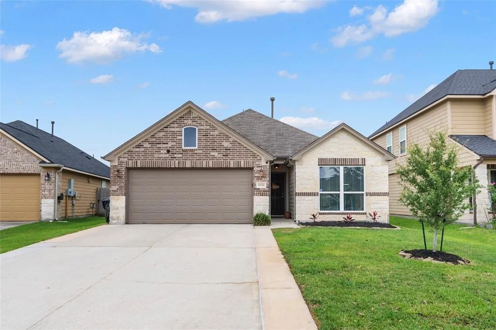 Unit for sale at 9998 Chimney Swift Lane, Conroe, TX 77385