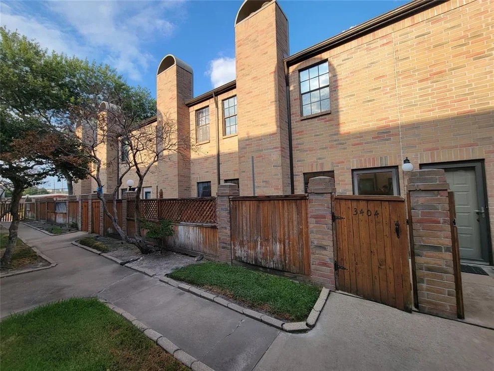 Unit for sale at 9800 Pagewood Lane, Houston, TX 77042