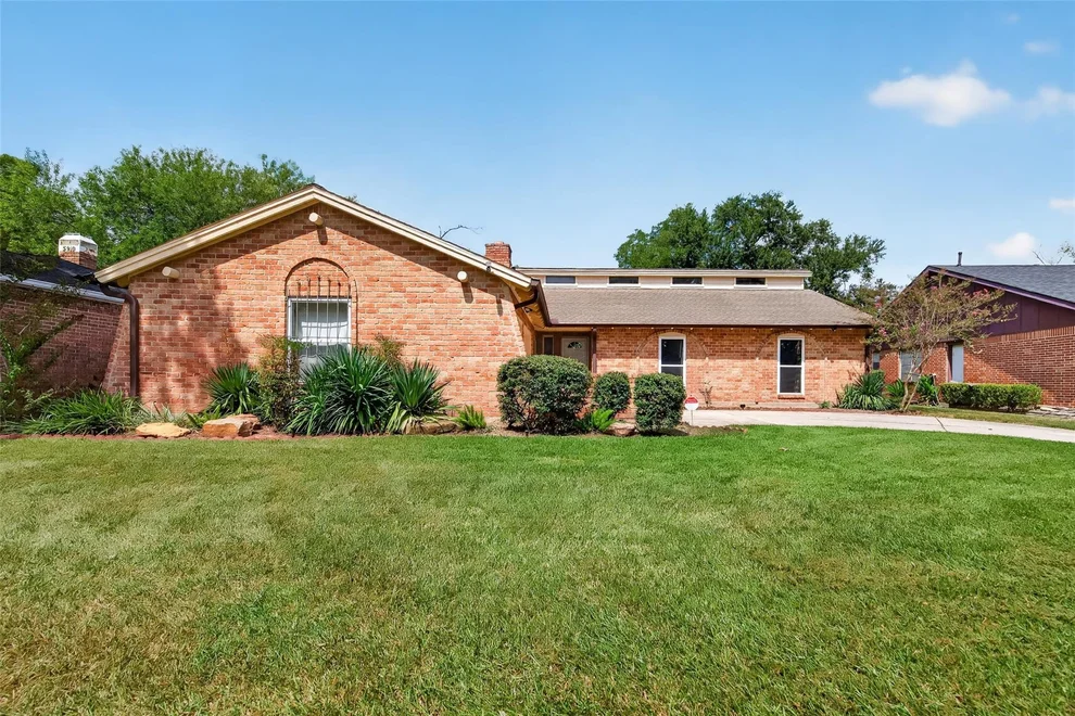 Unit for sale at 5906 Par Four Drive, Houston, TX 77088