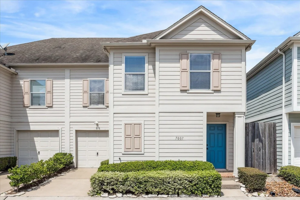 Unit for sale at 7007 Woodridge Square Drive, Houston, TX 77087