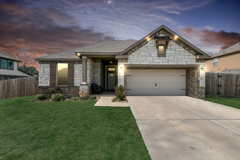 Unit for sale at 6145 White Oak Leaf Loop, Conroe, TX 77303