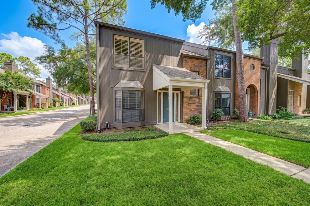 Unit for sale at 701 Bering Drive, Houston, TX 77057