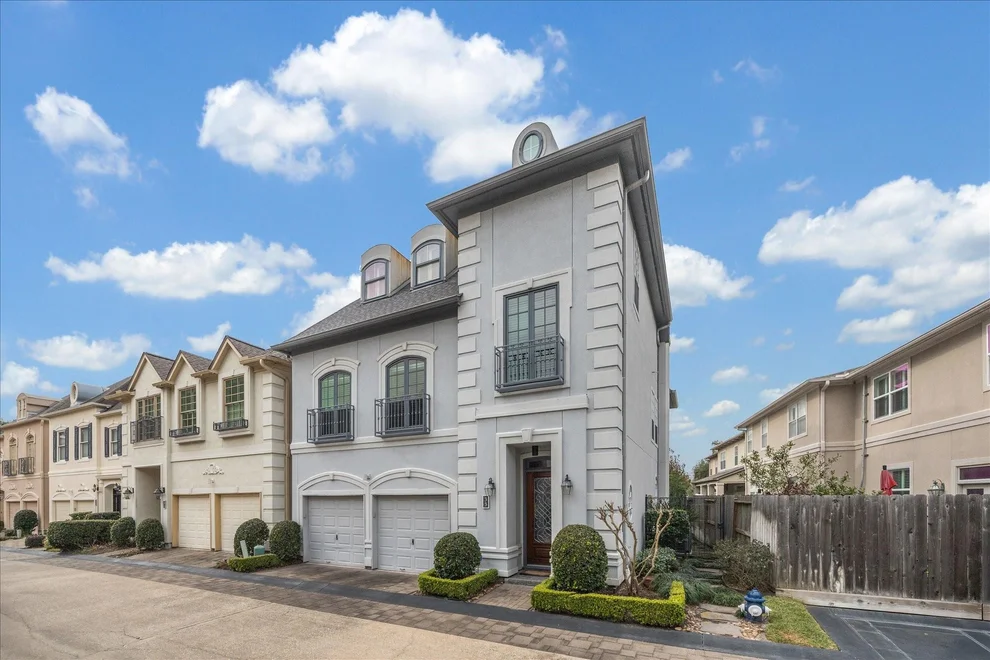 Unit for sale at 33 Milan Estates, Houston, TX 77056