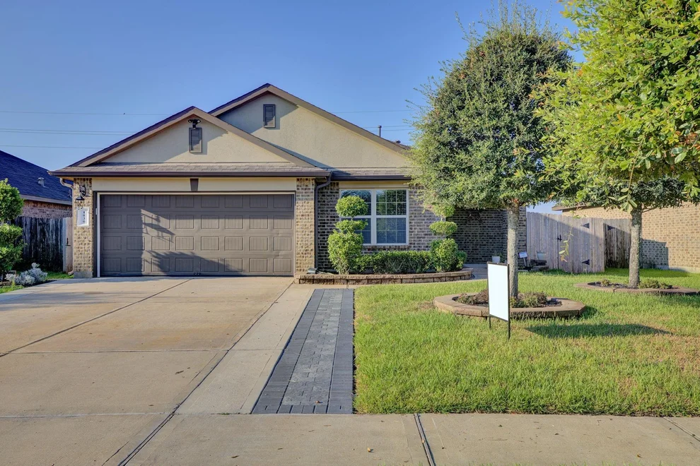 Unit for sale at 1830 Crystal Waters Drive, Rosharon, TX 77583