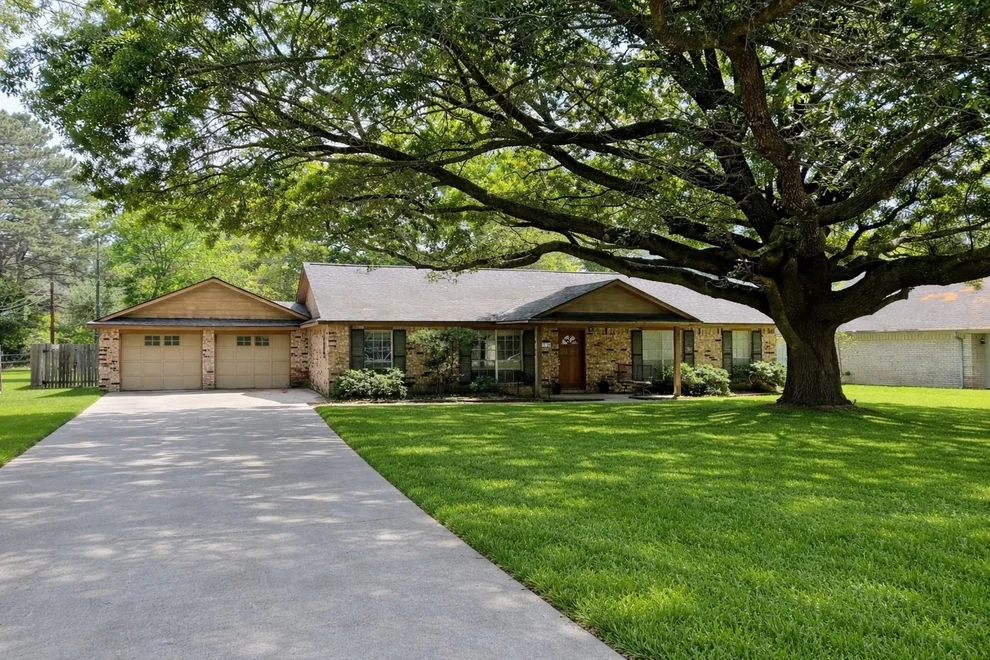 Unit for sale at 30706 Mckinney Drive, Tomball, TX 77375