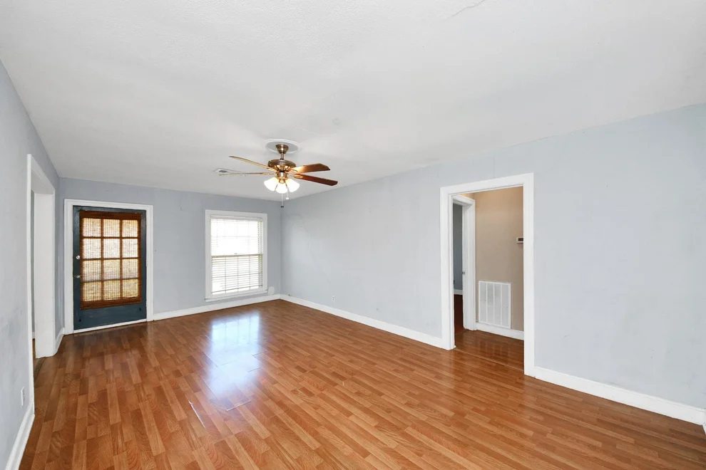 Unit for sale at 1203 17th Avenue N, Texas City, TX 77590