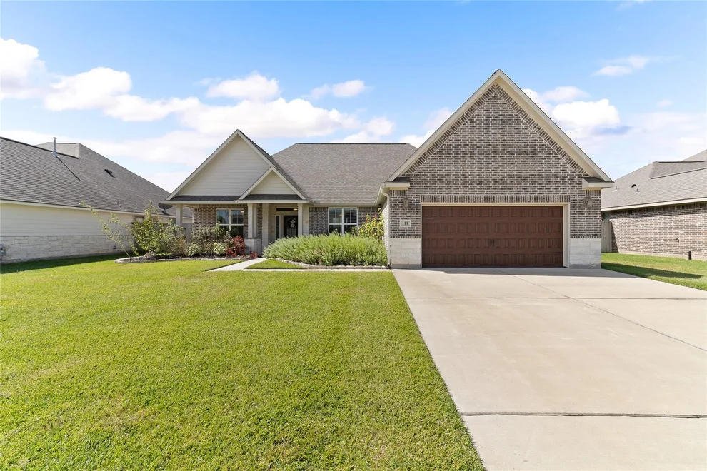 Unit for sale at 111 Sundrop Lane, Lake Jackson, TX 77566