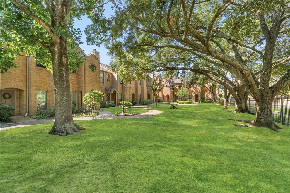 Unit for sale at 3200 Bellefontaine Street, Houston, TX 77025