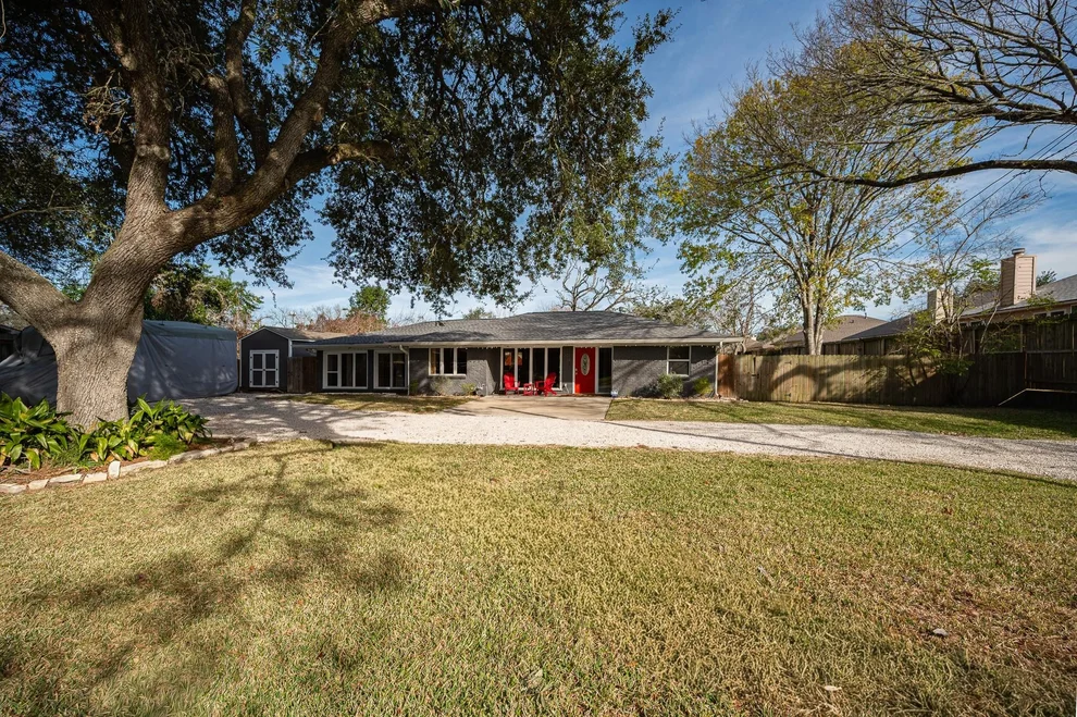 Unit for sale at 206 Texas Avenue, League City, TX 77573
