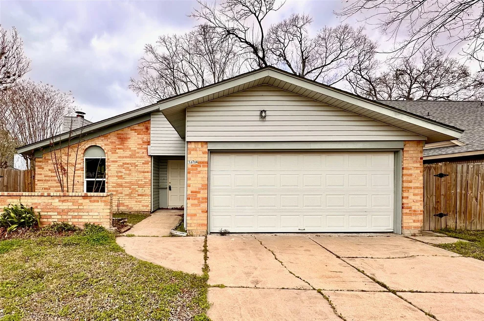 Unit for sale at 13754 Shirebrook Drive, Sugar Land, TX 77498