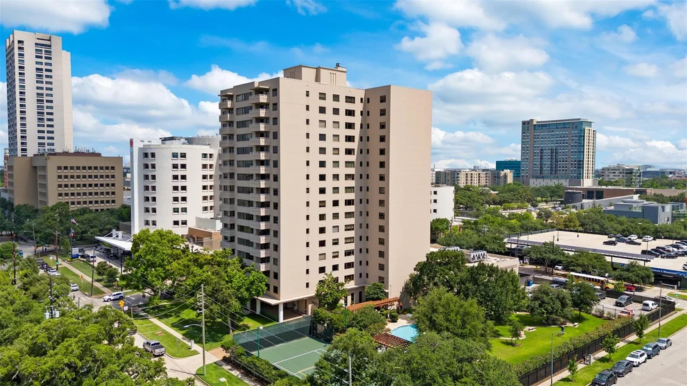 Unit for sale at 1400 Hermann Drive, Houston, TX 77004