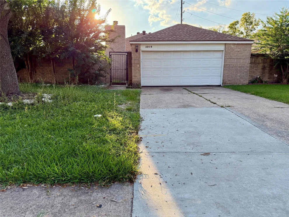 Unit for sale at 3918 Summit Valley Drive, Houston, TX 77082