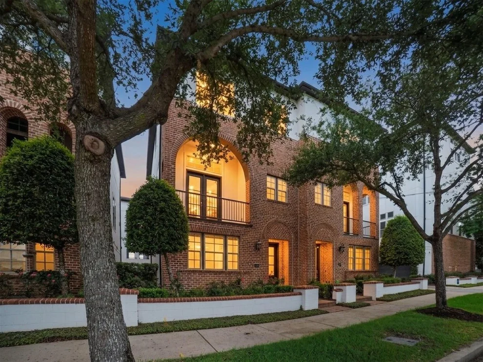 Unit for sale at 2810 Capitol Street, Houston, TX 77003