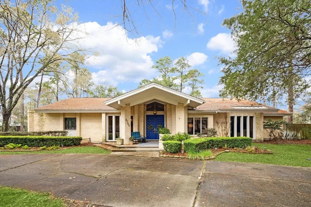Unit for sale at 2704 S Wildwind Circle, Spring, TX 77380