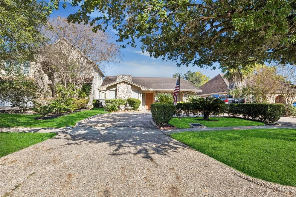 Unit for sale at 3716 Bellaire Boulevard, Southside Place, TX 77025
