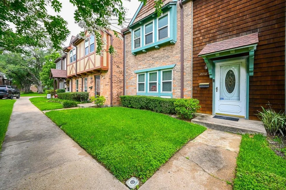 Unit for sale at 2318 Shadowdale Drive, Houston, TX 77043