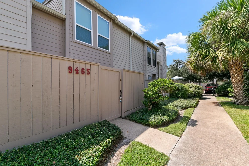 Unit for sale at 9465 Pagewood Lane, Houston, TX 77063