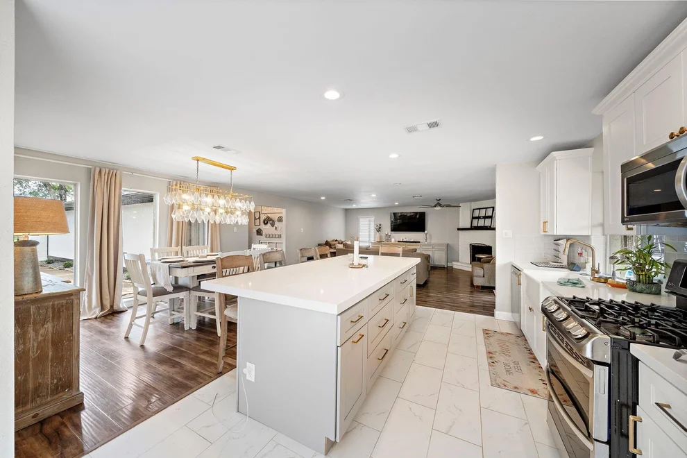 Unit for sale at 505 Williamsburg Circle, Friendswood, TX 77546