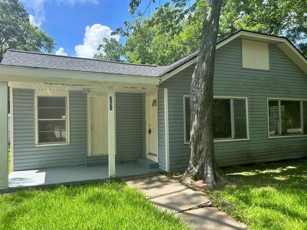 Unit for sale at 620 E Cedar Street, Angleton, TX 77515