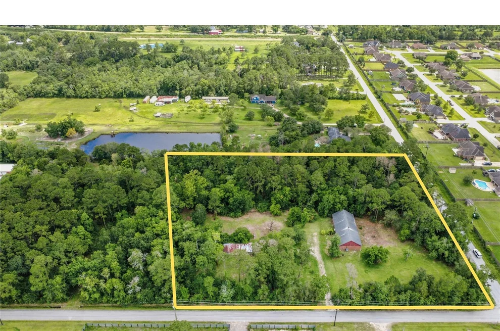 Unit for sale at 2101 Avenue L, Santa Fe, TX 77510