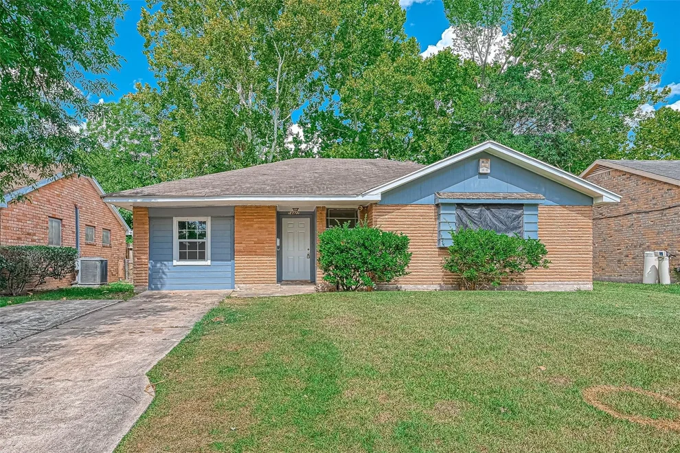 Unit for sale at 14427 Campden Hill Road, Houston, TX 77045