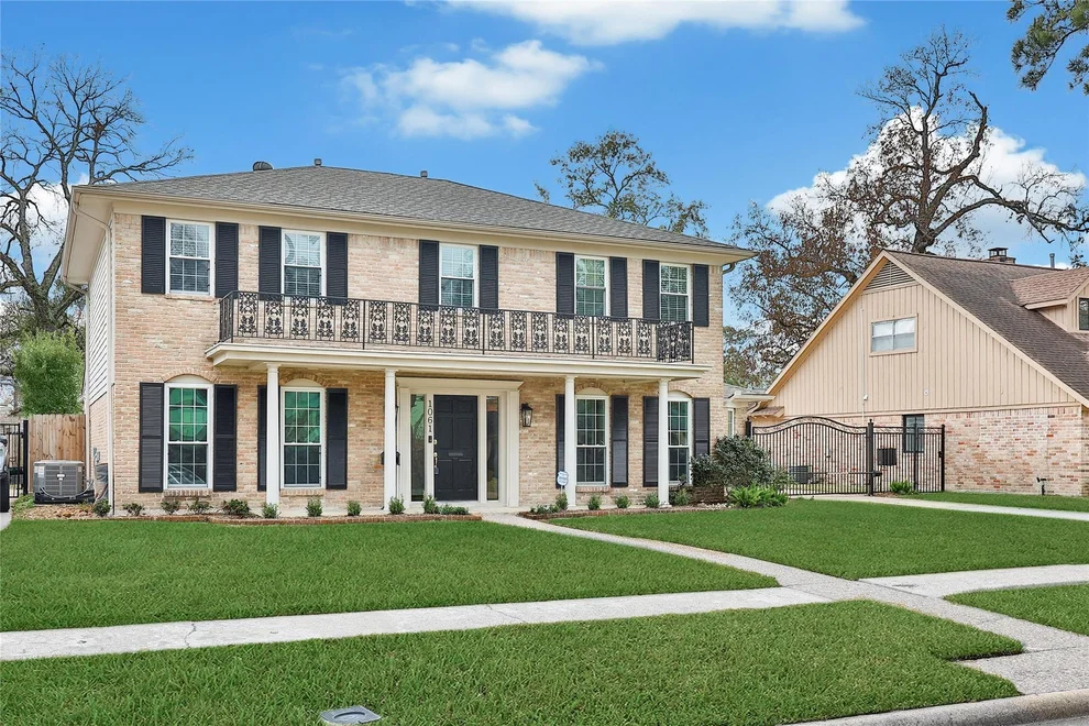 Unit for sale at 1061 Richelieu Lane, Houston, TX 77018