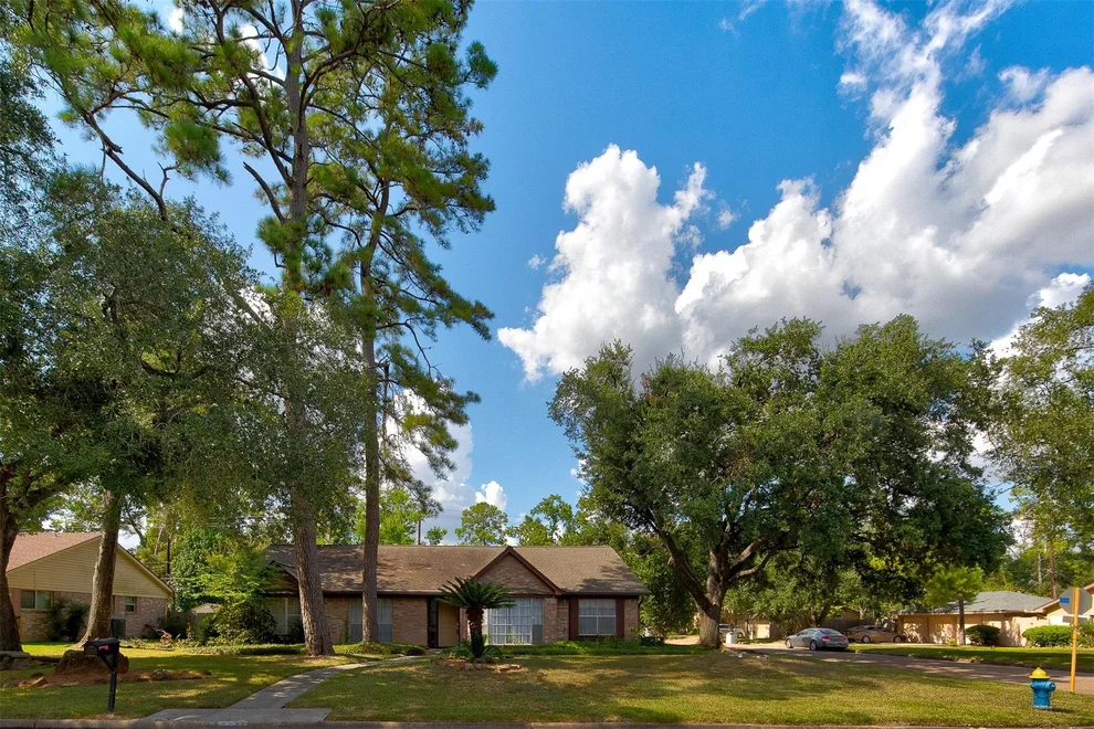 Unit for sale at 1119 Calderwood Drive, Houston, TX 77073