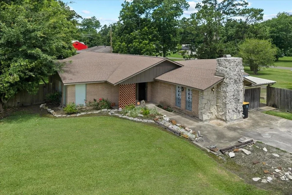 Unit for sale at 1404 S Main Street, Anahuac, TX 77514
