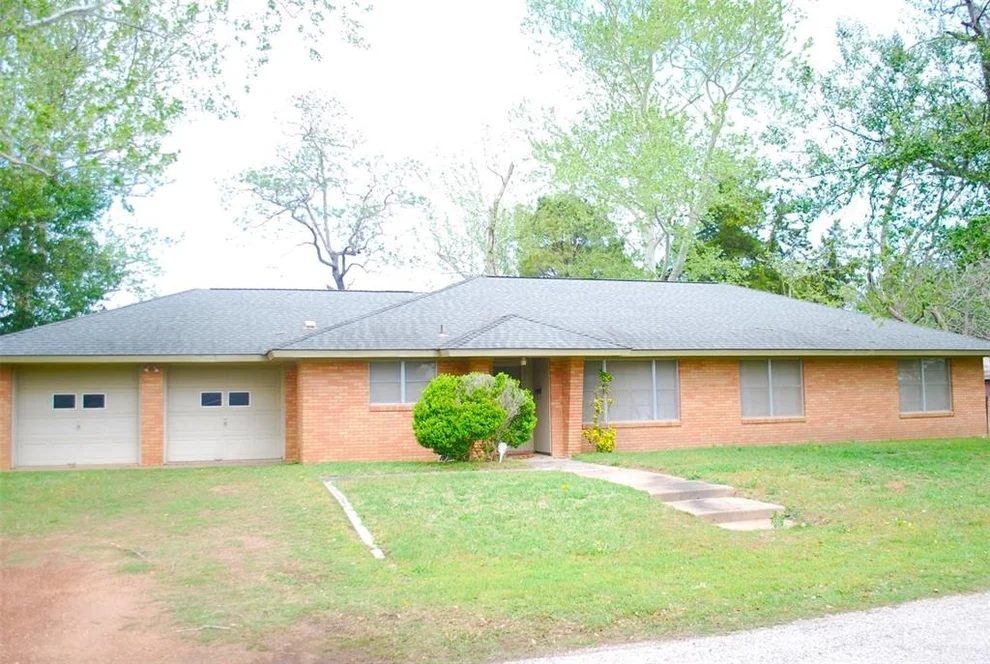 Unit for sale at 106 Jane Drive, Columbus, TX 78934
