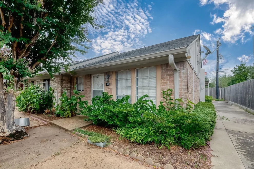 Unit for sale at 1016 Tri Oaks Lane, Houston, TX 77043