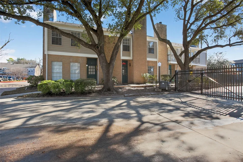 Unit for sale at 11710 Southlake Drive, Houston, TX 77077