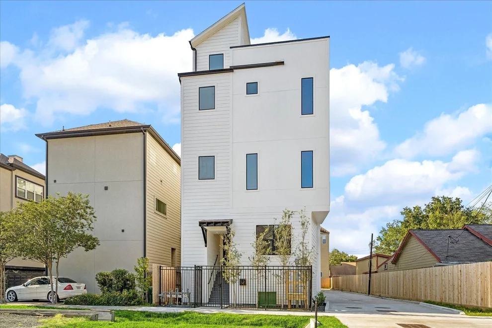 Unit for sale at 1329 W 22nd Street, Houston, TX 77008