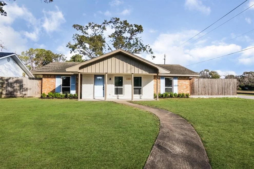 Unit for sale at 10402 Brinwood Drive, Houston, TX 77043