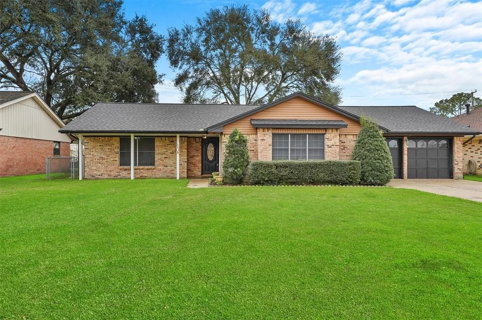 Unit for sale at 322 Hurstgreen Lane, Alvin, TX 77511