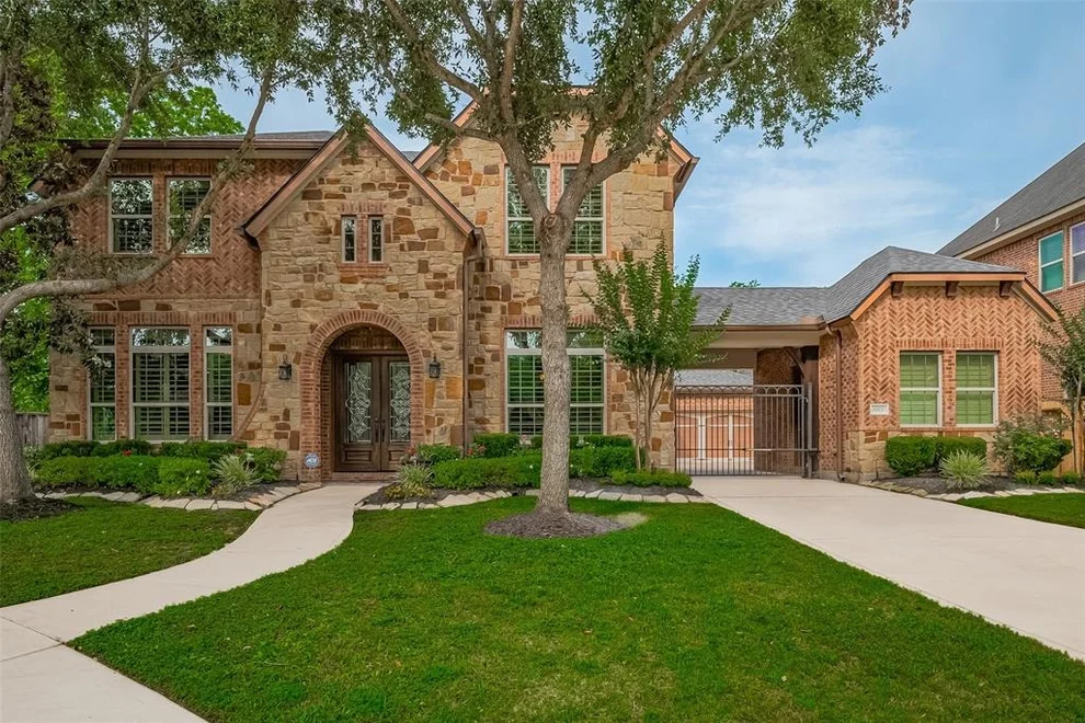 Unit for sale at 6111 Duke Trail, Sugar Land, TX 77479