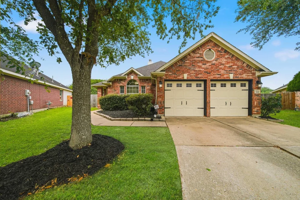 Unit for sale at 7102 Grassy Grove Lane, Richmond, TX 77407