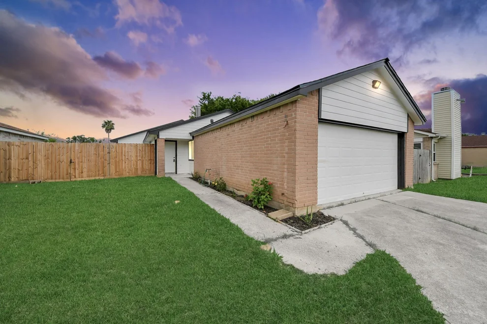 Unit for sale at 5212 Willowview Drive, Baytown, TX 77521