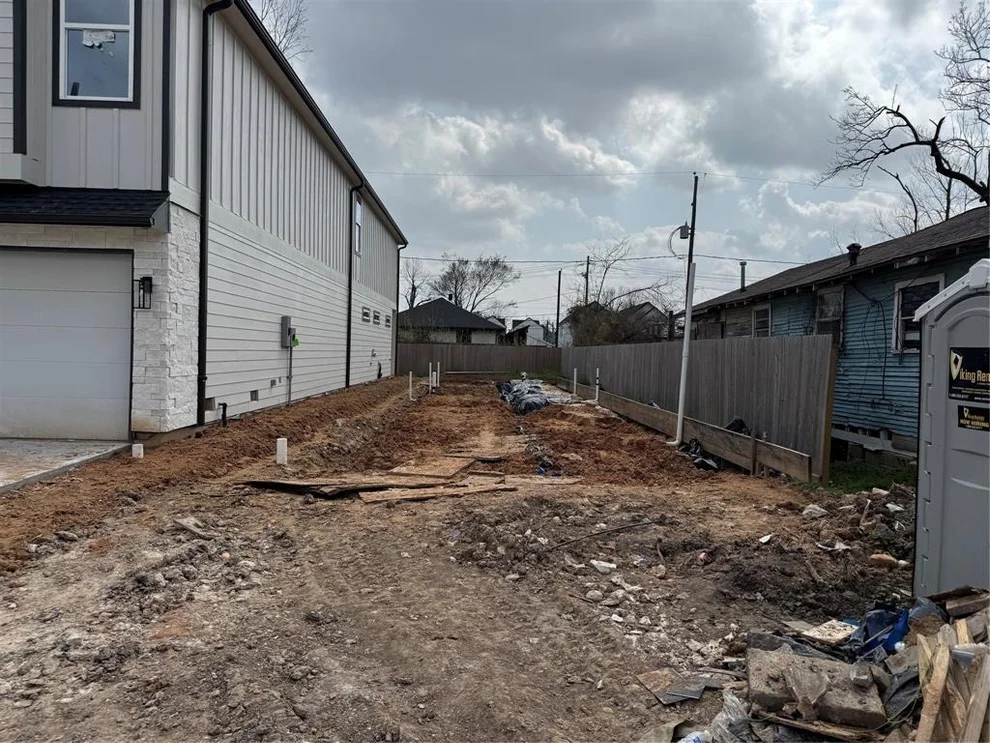 Unit for sale at 414 E 34th Street, Houston, TX 77018
