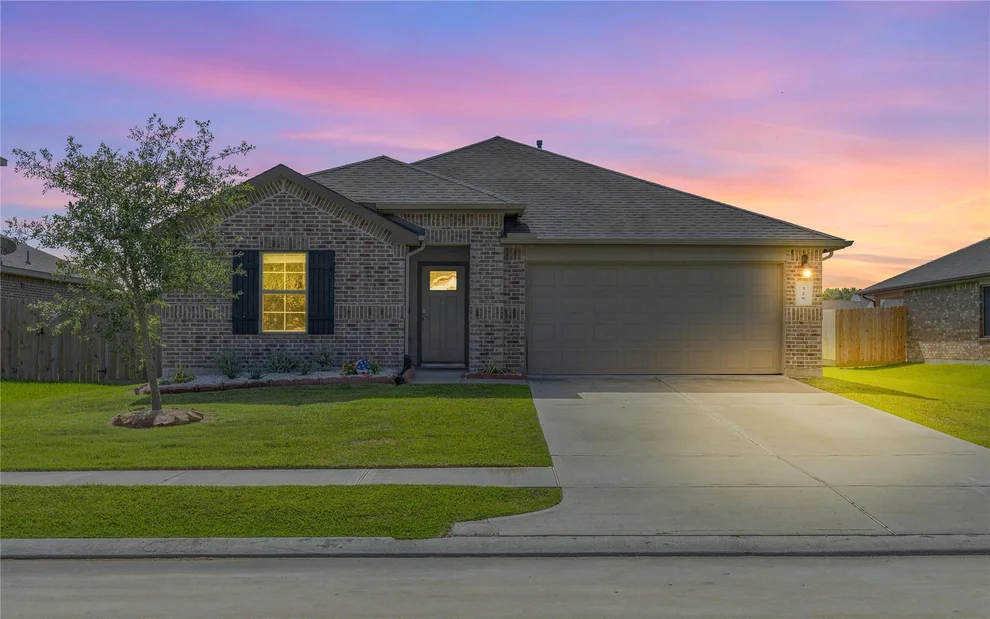 Unit for sale at 329 Kickapoo Drive, Anahuac, TX 77514