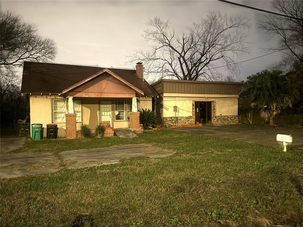 Unit for sale at 6703 Bayway Drive, Baytown, TX 77520