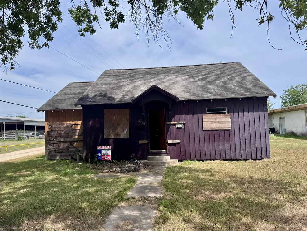 Unit for sale at 2113 Cypress Avenue, Bay City, TX 77414