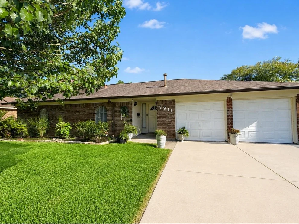 Unit for sale at 7911 Jonquil Drive, Texas City, TX 77591