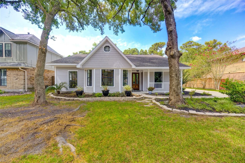 Unit for sale at 711 Nottingham Lane, Dickinson, TX 77539