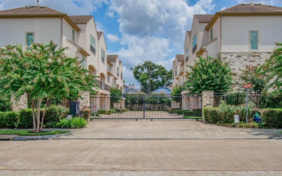 Unit for sale at 6007 Potomac Park Drive, Houston, TX 77057