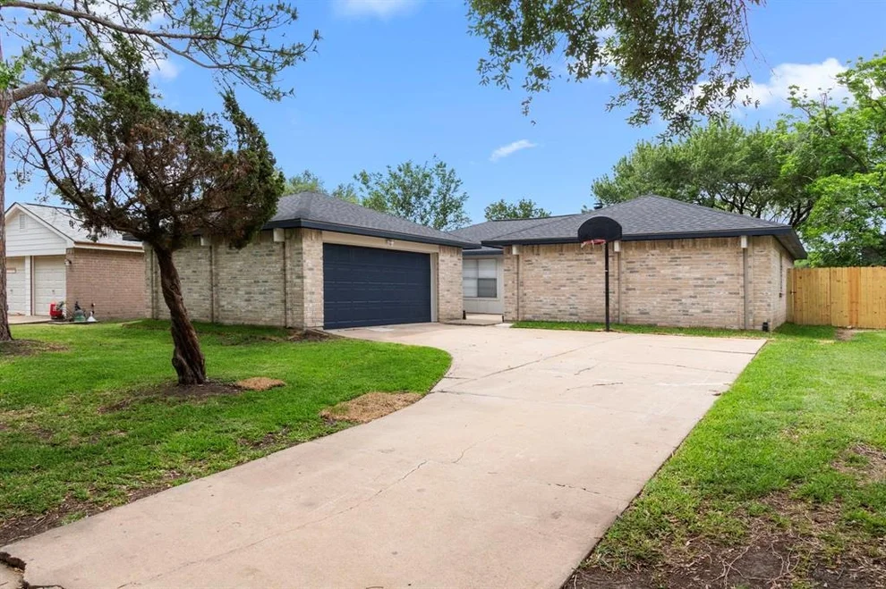 Unit for sale at 15811 Crystal Grove Drive, Houston, TX 77082