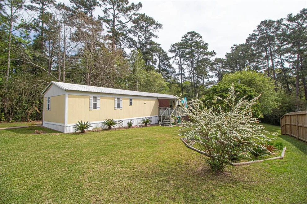 Unit for sale at 305 Red Oak, Onalaska, TX 77360